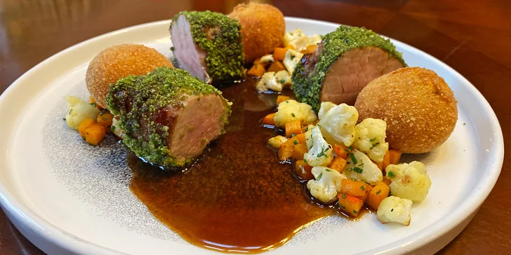 Degustační tříchodové menu pro 2 osoby s výhledem na golfové hřiště