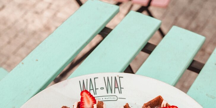 Čokoládová vafle a káva nebo citronáda ve Waf Waf pro 1 i 2 osoby
