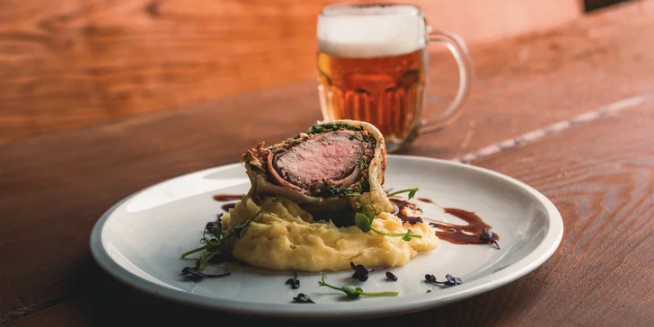 Játrová paštika, panenka Wellington a čokoládový fondant pro 1 i 2 osoby