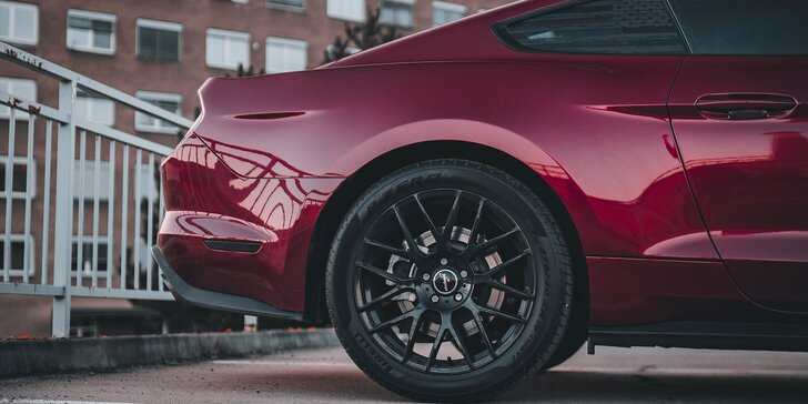 Osedlejte si nadupaný Ford Mustang GT: 30–60 min. jako řidič či spolujezdec