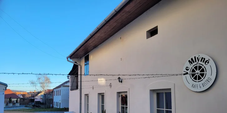 Káva, dort a domácí limonáda v příjemném kavárenském bistru v Ivančicích