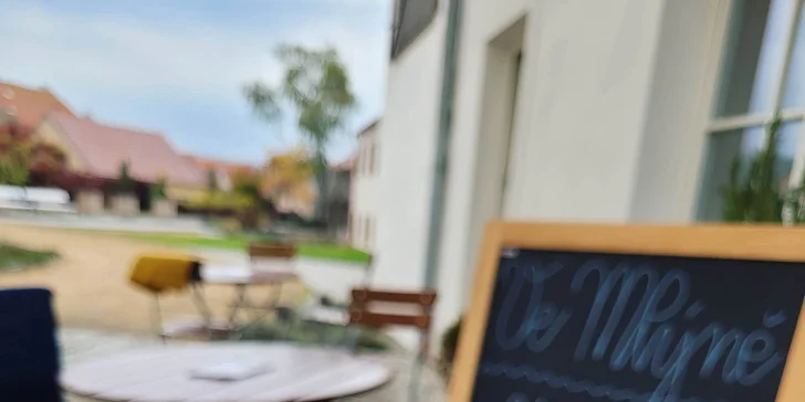 Káva, dort a domácí limonáda v příjemném kavárenském bistru v Ivančicích