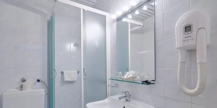 Hotel Komodor*** v Dubrovníku: polopenze, bazén a lokalita hned u pláže
