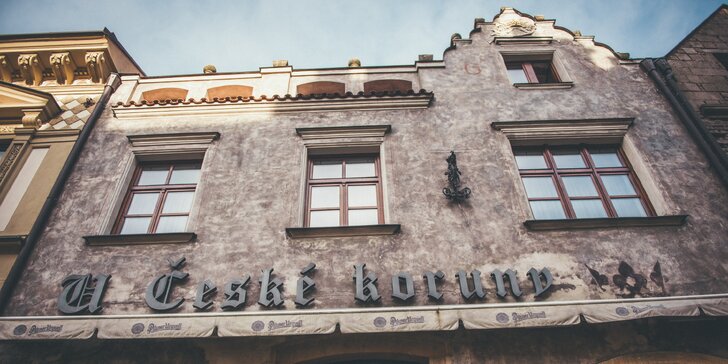 Pobyt v centru Hradce Králové: historický hotel se snídaní pro jednoho i rodinu