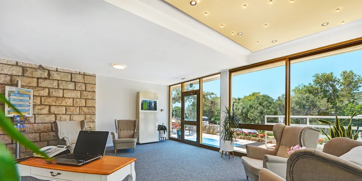 Hotel Komodor*** v Dubrovníku: polopenze, bazén a lokalita hned u pláže