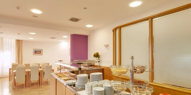 Hotel Komodor*** v Dubrovníku: polopenze, bazén a lokalita hned u pláže