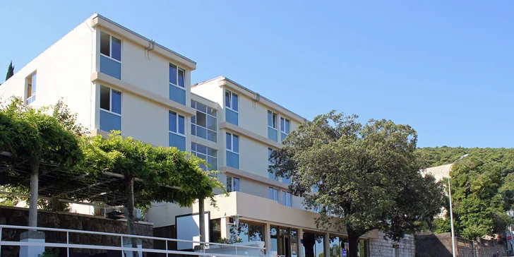 Hotel Komodor*** v Dubrovníku: polopenze, bazén a lokalita hned u pláže