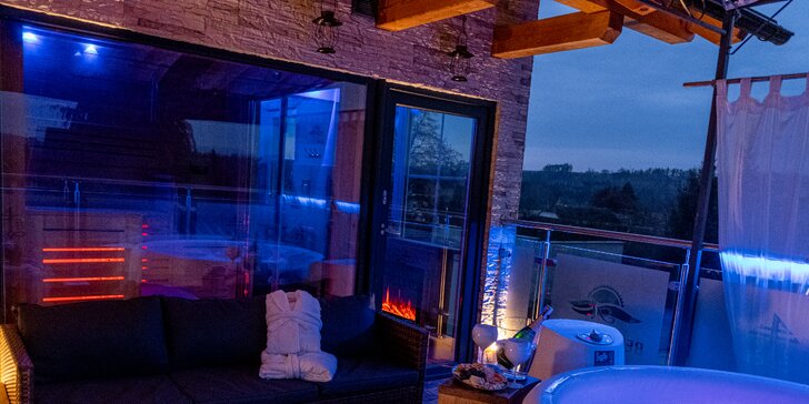 Venkovní relaxace pro zimní čas: 2 hodiny ve vyhřáté wellness zóně na střeše hotelu pro 2 osoby