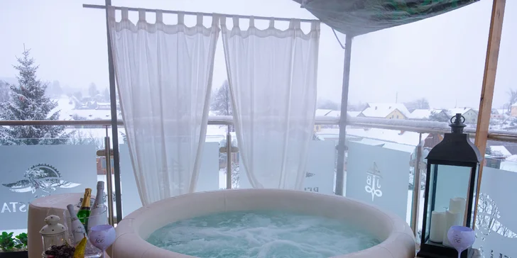 Venkovní relaxace pro zimní čas: 2 hodiny ve vyhřáté wellness zóně na střeše hotelu pro 2 osoby