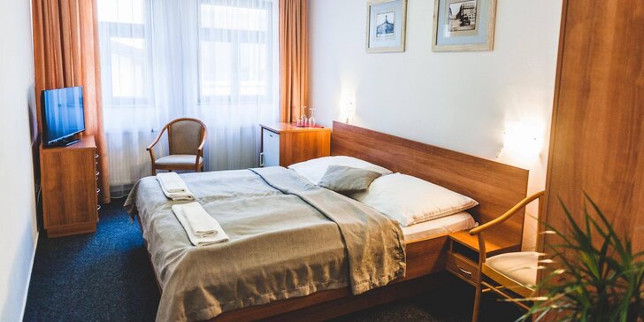 Pobyt v centru Hradce Králové: historický hotel se snídaní pro jednoho i rodinu