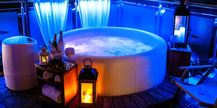 Venkovní relaxace pro zimní čas: 2 hodiny ve vyhřáté wellness zóně na střeše hotelu pro 2 osoby