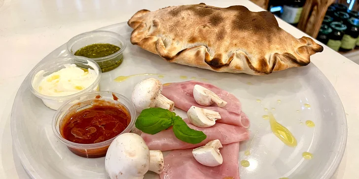 Italské mini calzone s sebou: s mozzarellou, žampiony, tuňákem, šunkou i boloňskou omáčkou