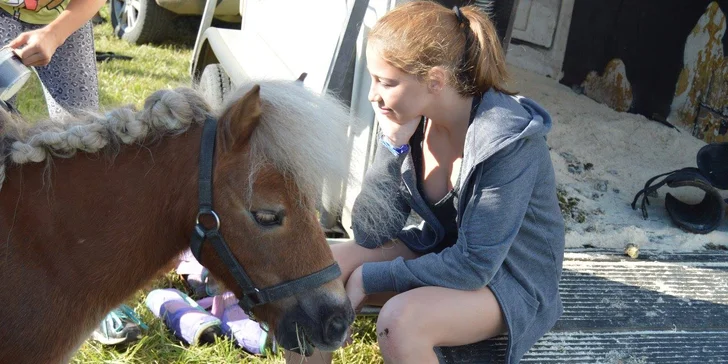 Projížďka na oslíkovi nebo poníkovi: zážitek v přírodě pro děti i dospělé