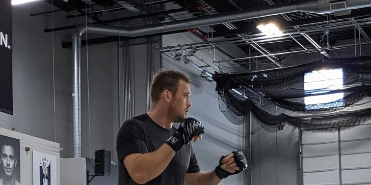 Privátní trénink s bývalým zápasníkem UFC Viktorem Peštou pro jednoho i dva bijce