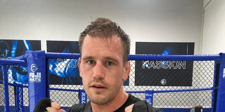 Privátní trénink s bývalým zápasníkem UFC Viktorem Peštou pro jednoho i dva bijce