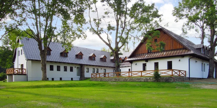 Pohoda v rodinném hotelu na Vysočině: snídaně či polopenze a sauna