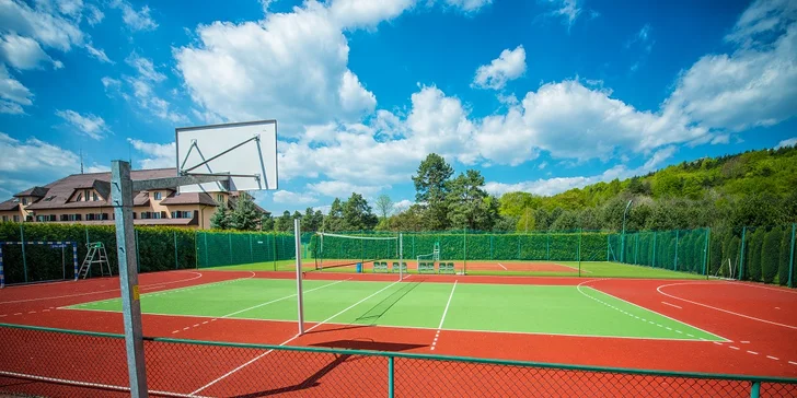 Pobyt v Polsku: polopenze i večeře při svíčkách, hodina ve wellness, nafukovací hřiště pro děti i bazén