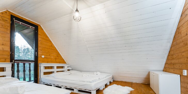 Pobyt v malebné wellness chatě u lesa: sauna, vířivka i zapůjčení lodičky
