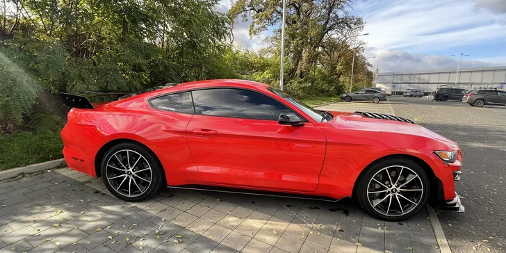 Pronájem Fordu Mustang GT v Shelby paketu na 40 min. nebo až 24 hodin ve všední dny