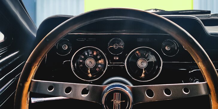Jízda zpátky časem: 30–60 minut na sedadle spolujezdce či za volantem Mustangu z roku 1967