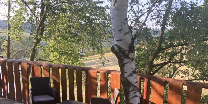 Relax v přírodě: pobyt ve stromovém domě na Moravě pro pár i rodinu