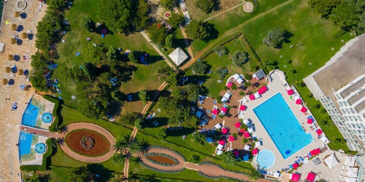 Dovolená v chorvatském letovisku Poreč: snídaně či polopenze, bazény, 100 m na pláž