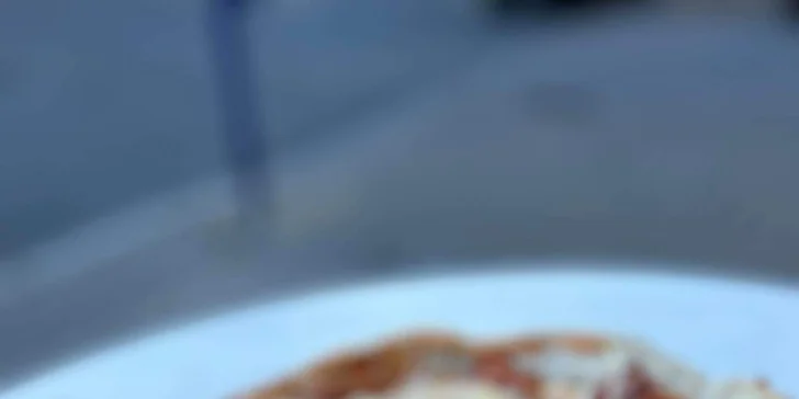 1 či 2 pizzy dle výběru i s rozvozem po Šumperku: šunková, čtyři druhy sýrů i další druhy