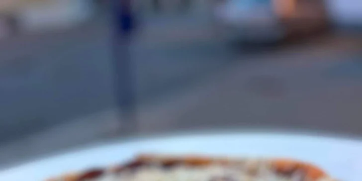 1 či 2 pizzy dle výběru i s rozvozem po Šumperku: šunková, čtyři druhy sýrů i další druhy