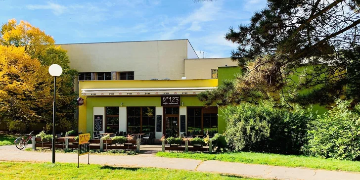 Burger dle výběru z 11 druhů, hranolky a dip pro 1 i 2 osoby, možnost rozvozu po Šumperku