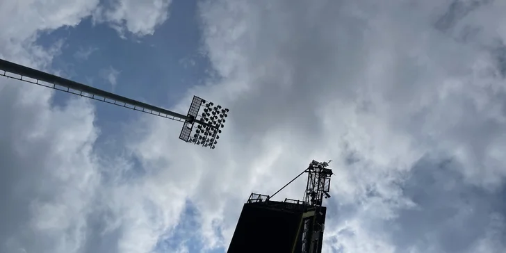 Zažijte dobrodružství: bungee jumping z televizní věže či jeřábu