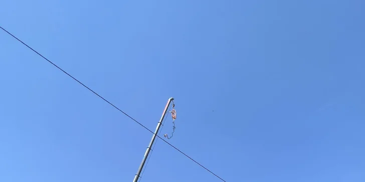 Zažijte dobrodružství: bungee jumping z televizní věže či jeřábu