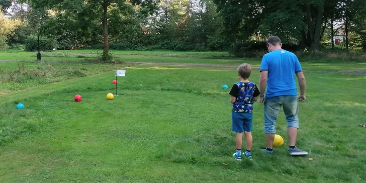 Zkuste golf jinak: denní nebo noční hra footgolfu pro 2 až 8 osob