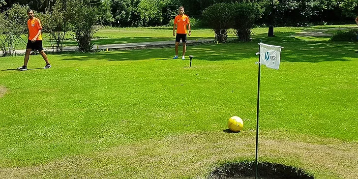 Zkuste golf jinak: denní nebo noční hra footgolfu pro 2 až 8 osob