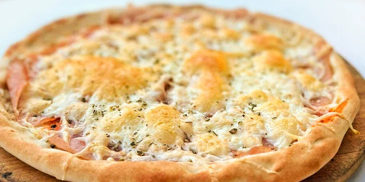 1 či 2 pizzy dle výběru i s rozvozem po Šumperku: šunková, čtyři druhy sýrů i další druhy