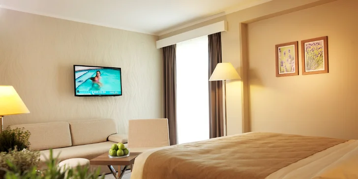 4* dovolená v Portoroži: hotel se soukromou pláží, polopenzí a bazény