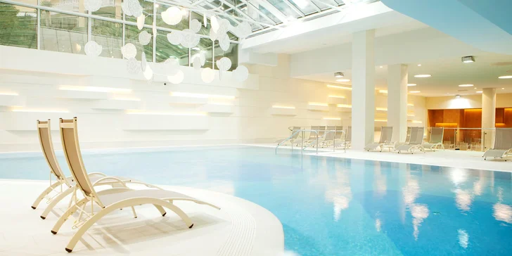 Dovolená ve slovinské Portoroži: hotel s polopenzí, termální bazény, pláž a dítě do 13 let zdarma