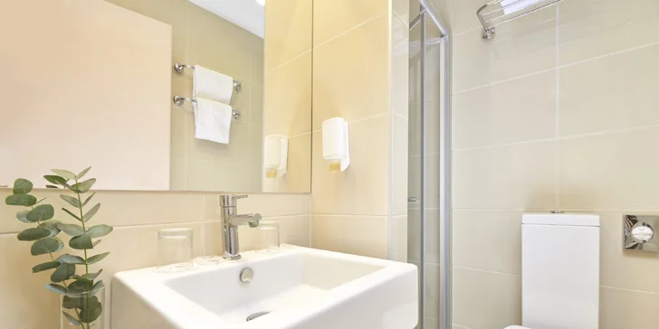 Chorvatská Istrie: 3* hotel v Poreči s all inclusive, 50 metrů na pláž, bazén i sport, first minute slevy