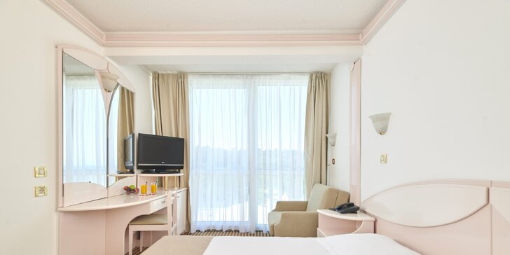 Chorvatská Istrie: 3* hotel v Poreči, 50 metrů na pláž, bazén i sportovní vyžití a all inclusive