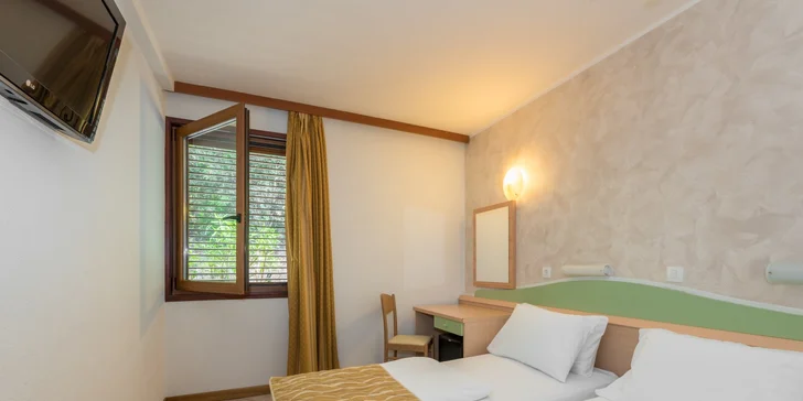 Dovolená v Rabacu na Istrii: 4* hotel u pláže, polopenze či all inclusive, bazénový komplex