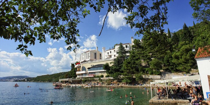 Pohoda kousek od Rijeky: hotel přímo u moře a bufetová polopenze