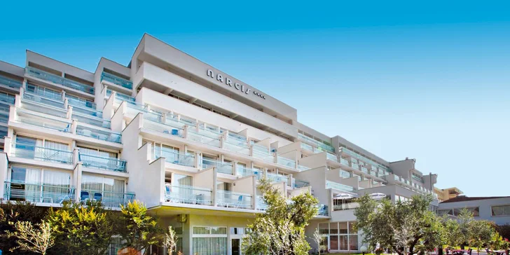 Dovolená v Rabacu na Istrii: 4* hotel u pláže, polopenze či all inclusive, bazénový komplex