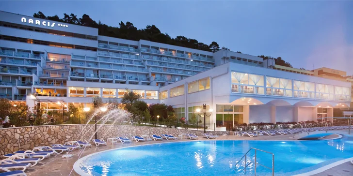 Dovolená v Rabacu na Istrii: 4* hotel u pláže, polopenze či all inclusive, bazénový komplex