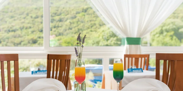Dovolená v Rabacu na Istrii: 4* hotel u pláže, polopenze či all inclusive, bazénový komplex