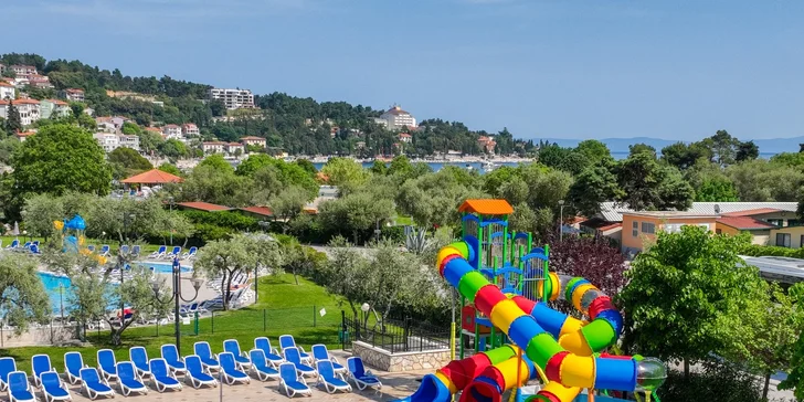 Dovolená v Rabacu na Istrii: 4* hotel u pláže, polopenze či all inclusive, bazénový komplex