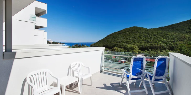 Dovolená v Rabacu na Istrii: 4* hotel u pláže, polopenze či all inclusive, bazénový komplex