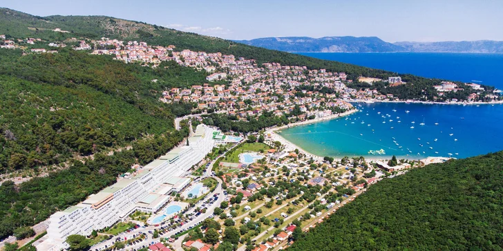 Dovolená v Rabacu na Istrii: 4* hotel u pláže, polopenze či all inclusive, bazénový komplex