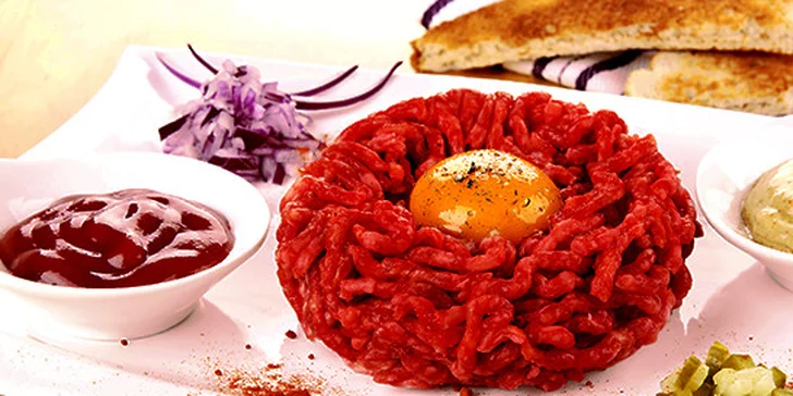 500g Hovězího tataráku s 20 topinkami v Zámecké restauraci v Manětíně