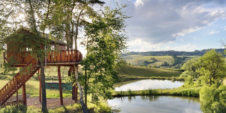 Relax v přírodě: pobyt ve stromovém domě na Moravě pro pár i rodinu