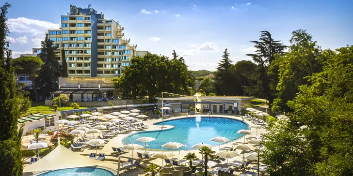 Istrie: 3* apartmány v Poreči kousek od pláže, neomezený wellness i atrakce pro děti