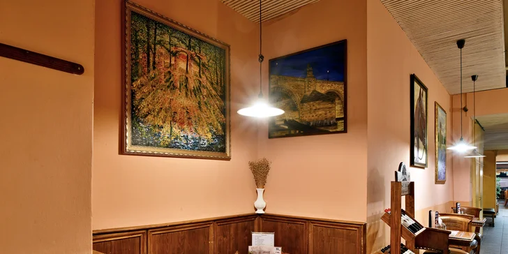Pečené vepřové koleno nebo žebra a lívance s borůvkami pro 1 či 2 osoby